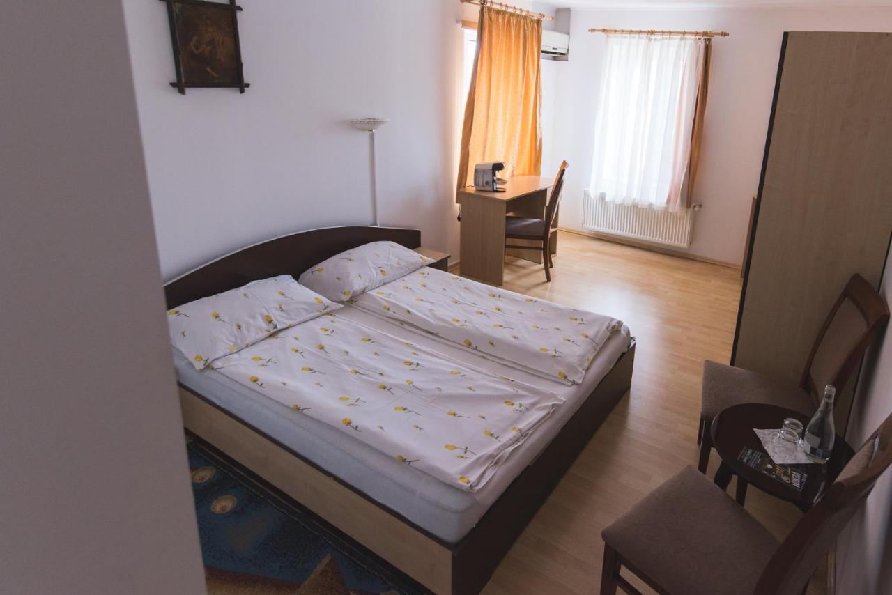 מלון טימישוארה Casa La Fayette מראה חיצוני תמונה